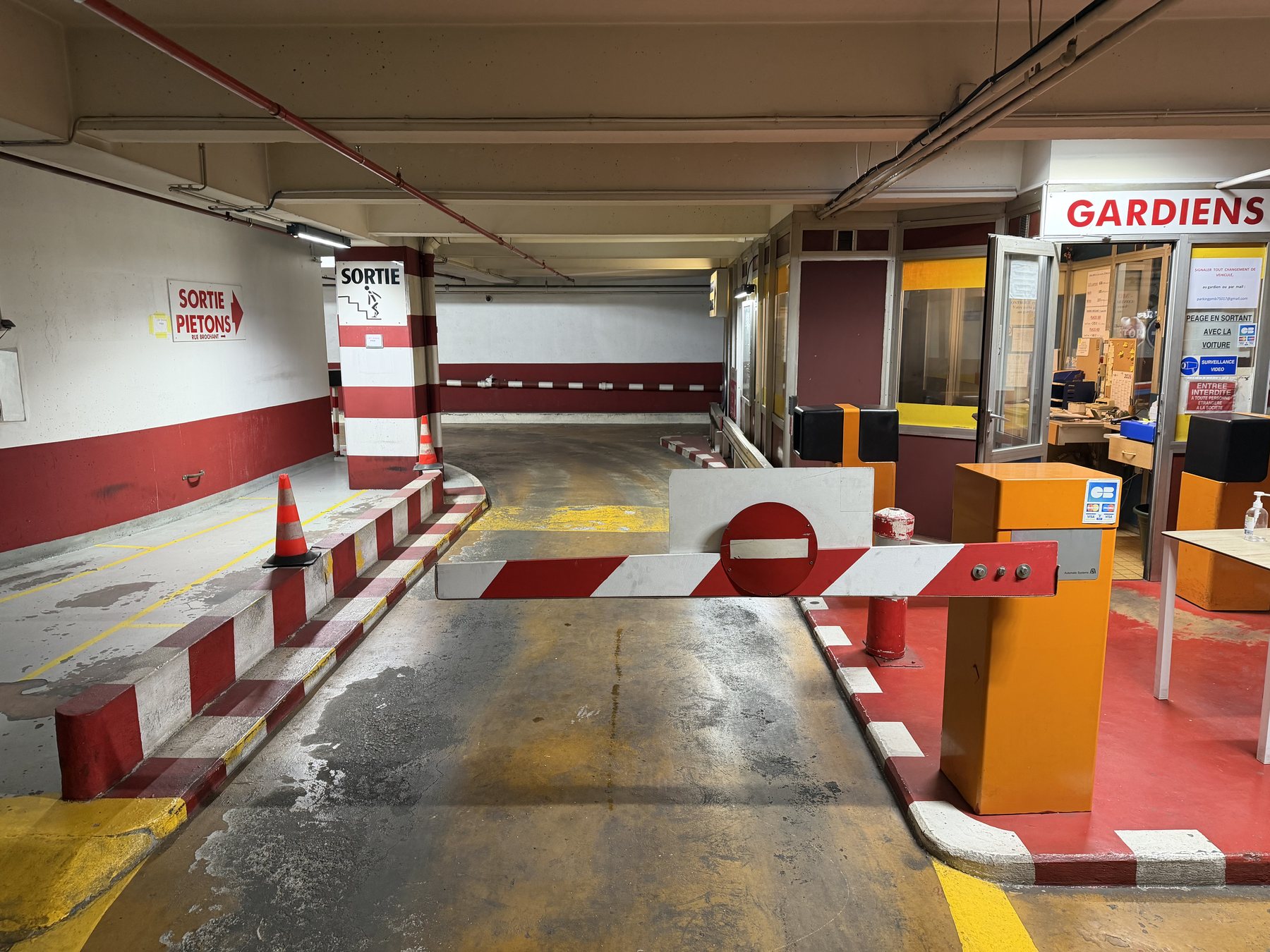 Poste de gardien du parking